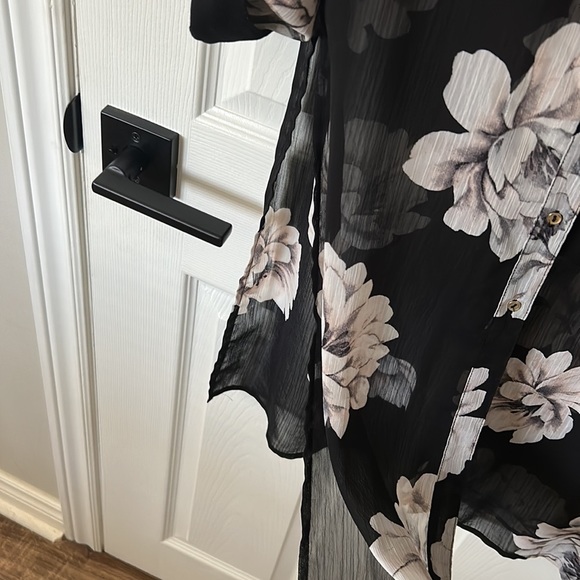 Dynamite Floral Midi Blouse - Picture 7 of 10